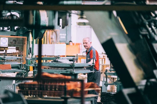 Exploring the 35 Essential Manufacturing Expenses You Must Consider