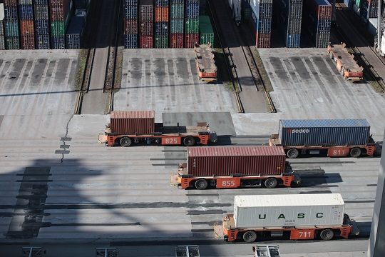 container yard VS gudang