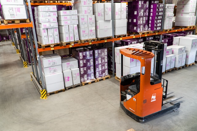Maximizing Efficiency: A Guide to Measuring Warehouse Operations Productivity